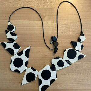 Sylca black-and-white resin adjustable polkadot necklace